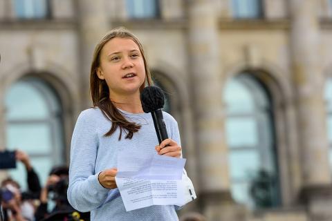 La militante Greta Thunberg s'exprime sur l'urgence climatique devant le Reichstag, à Berlin, le 24 septembre 2021. Photo Stefan Müller. 