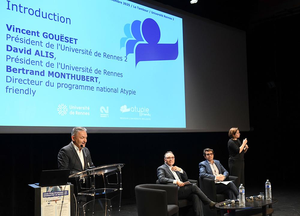 vincent gouëset prononce un discours 