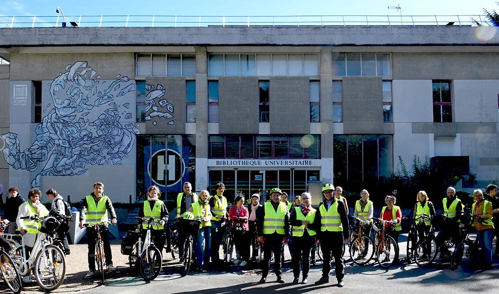 photo de groupe à l'arrivée de la rando-vélo des BU