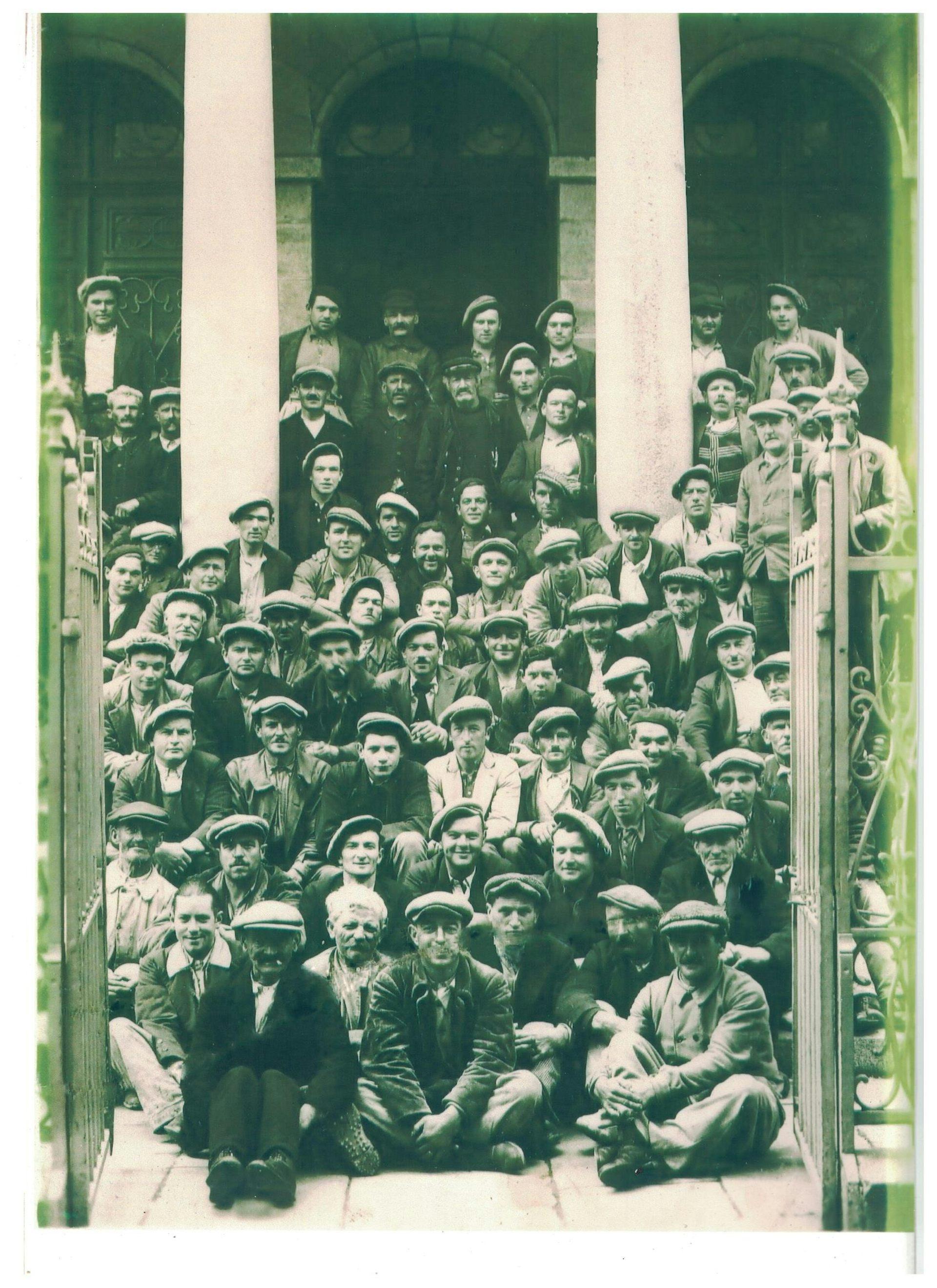 Portrait de groupe de grévistes, fin juin 1936