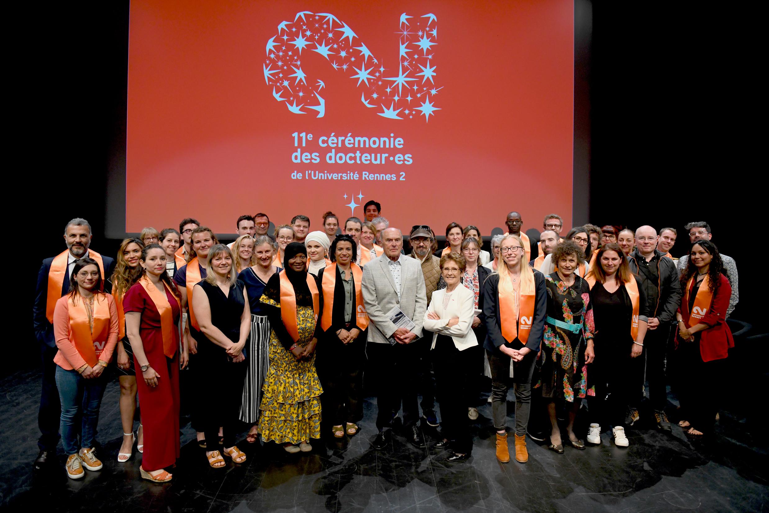 photo de groupe de la promo 2023 des docteurs et docteures de l'Université Rennes 2