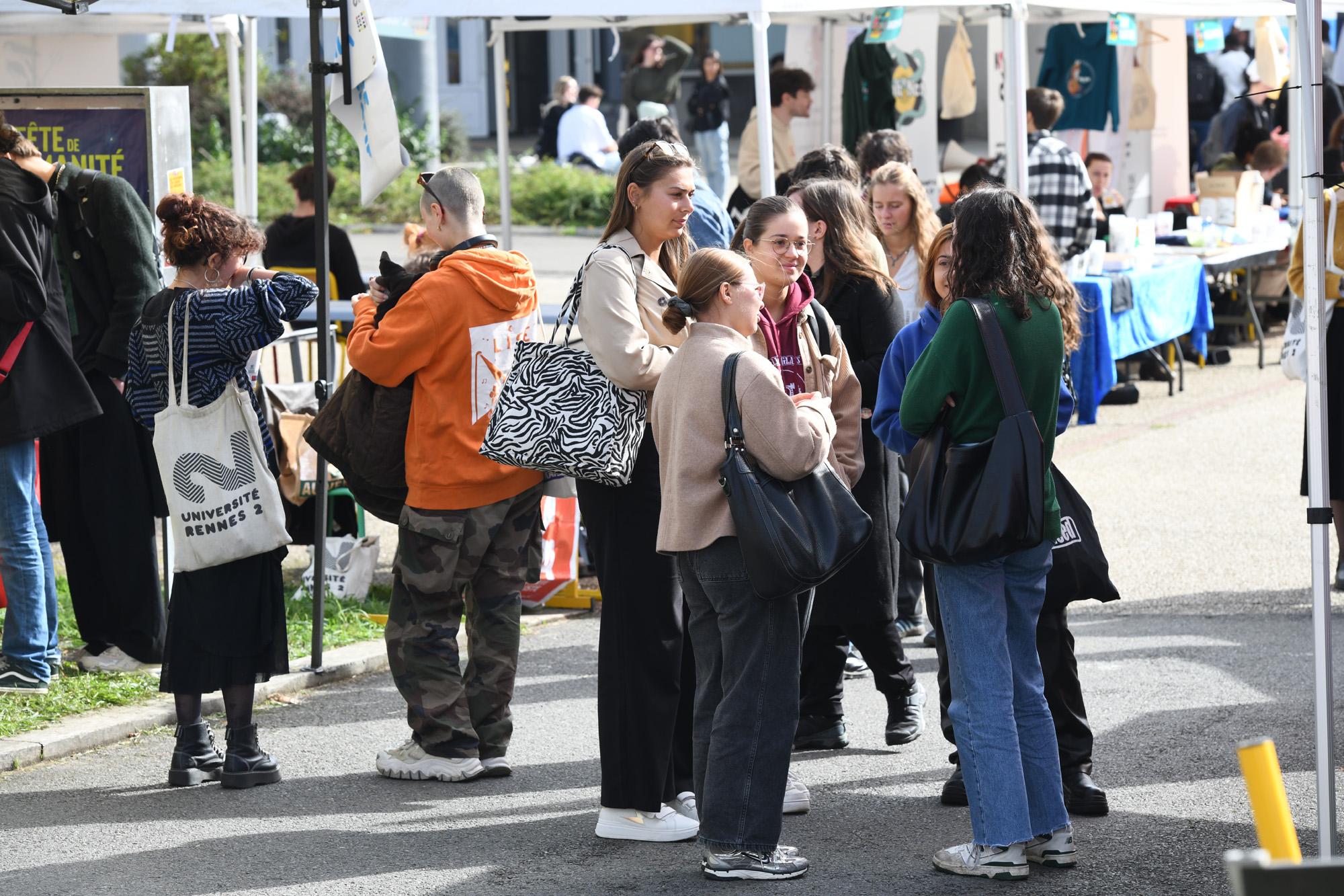 Photo d'étudiantes lors de la campus week