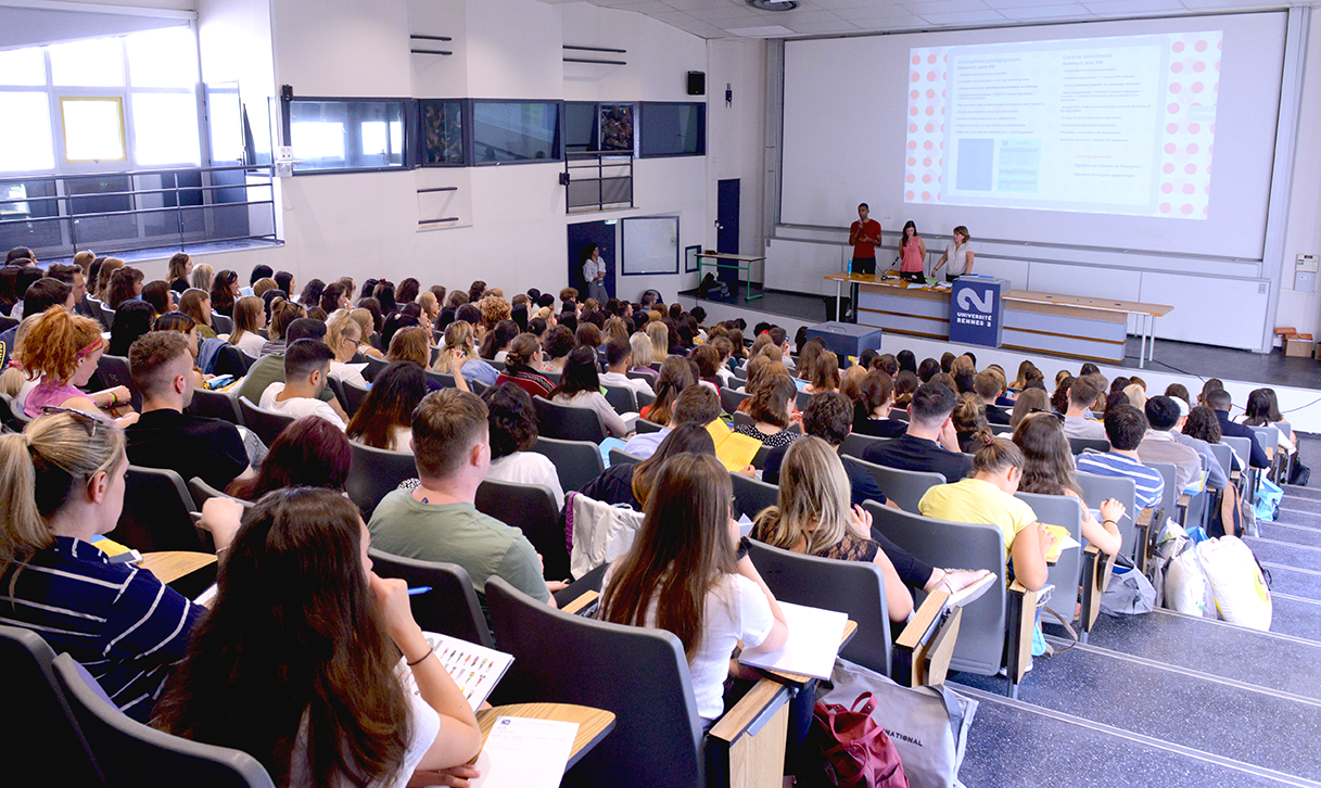 etudiants internationaux dans un amphi