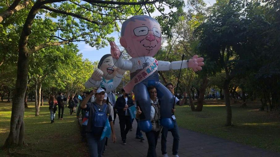 Parade de soutien au candidat Ko Wen-je à Da’an Park, Taipei