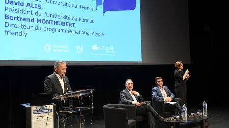 vincent gouëset prononce un discours 