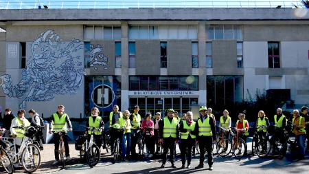 photo de groupe à l'arrivée de la rando-vélo des BU
