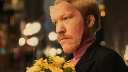 Jesse Plemons sur l'affiche de « Kinds of Kindness ». Poster Searchlight Pictures