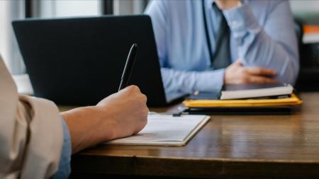 Pjhoto d'un entretien d'embauche, par Sora Shimazaki