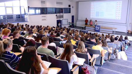 etudiants internationaux dans un amphi