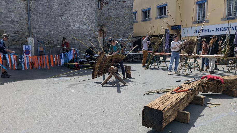 La place du commerce de Guichen, nouveau lieu d'échanges et de convivialité