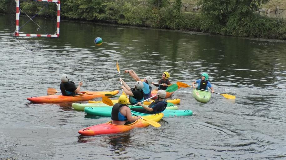 étudiants sur Kayak pour le projet termin'eau