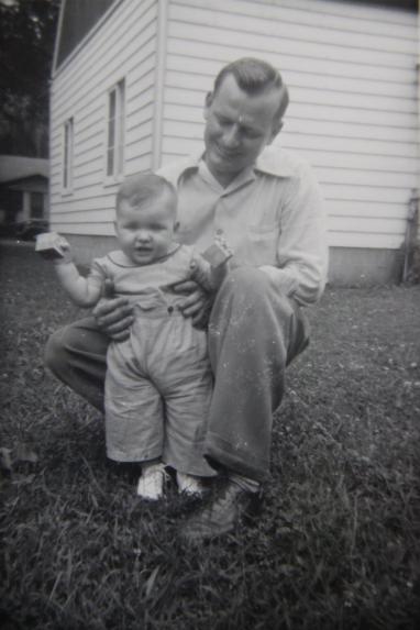 un père et son enfant dans les années 1950
