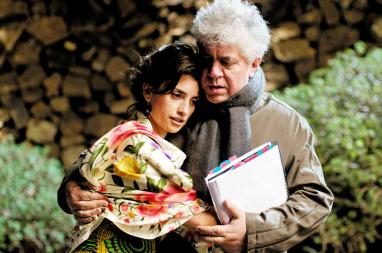 Penélope Cruz et Pedro Almodovar sur le tournage d'Etreintes brisées