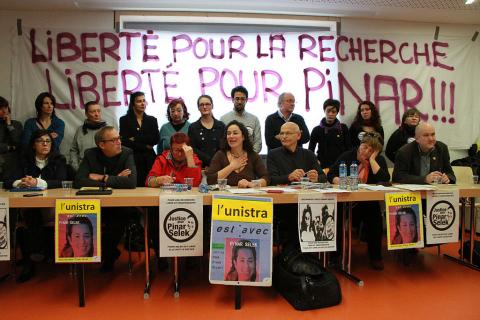 © Claude Truong-Ngoc / Wikimedia Commons. Pinar Selek lors d'une conférence de presse à Strasbourg, le 25 janvier 2013.