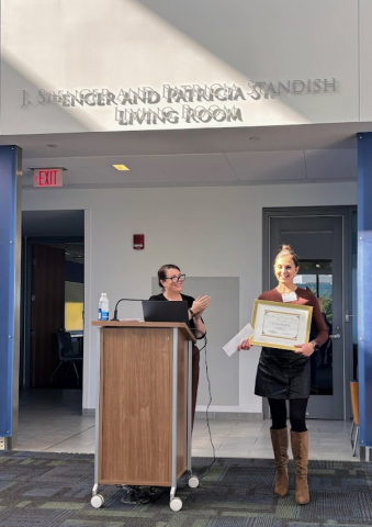 Céline Fiszbin recevant son prix 