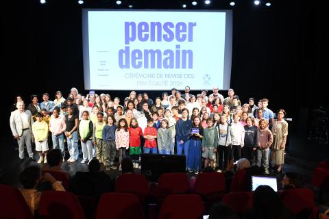 photo de groupe des participants et participantes au concours penser demain