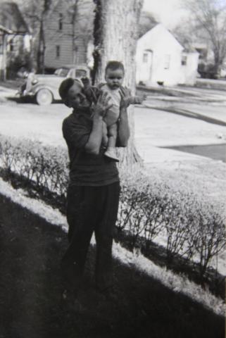 un père et son enfant dans les années 1950
