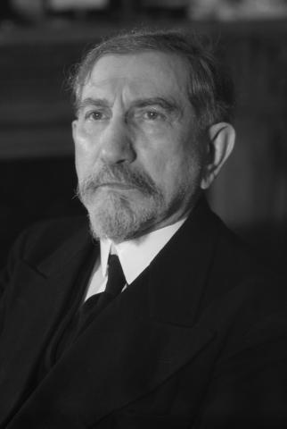 Charles Maurras (1868-1952) est une référence pour les nationalistes en France, notamment Eric Zemmour. Wikimedia, CC BY